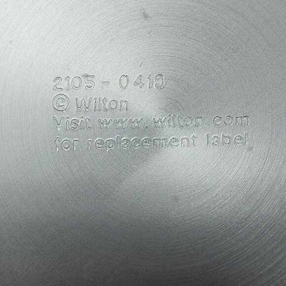 Wilton‎ Round Aluminum Cake Pan Set of 3 – Baking Pans for Layered Cakes - Picture 7 of 9